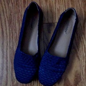 Woman’s Navy Blue Comfortview shoes. 9 1/2 W New